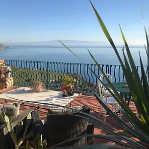 La Terrazza Sul Mare 3* טאורמינה